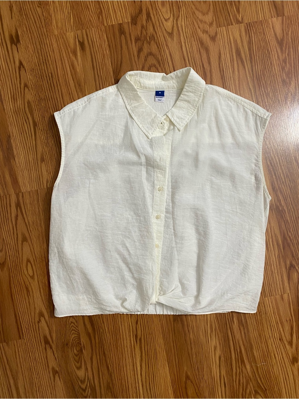 Old Navy Cream Sleeveless Button-Down Collared Top